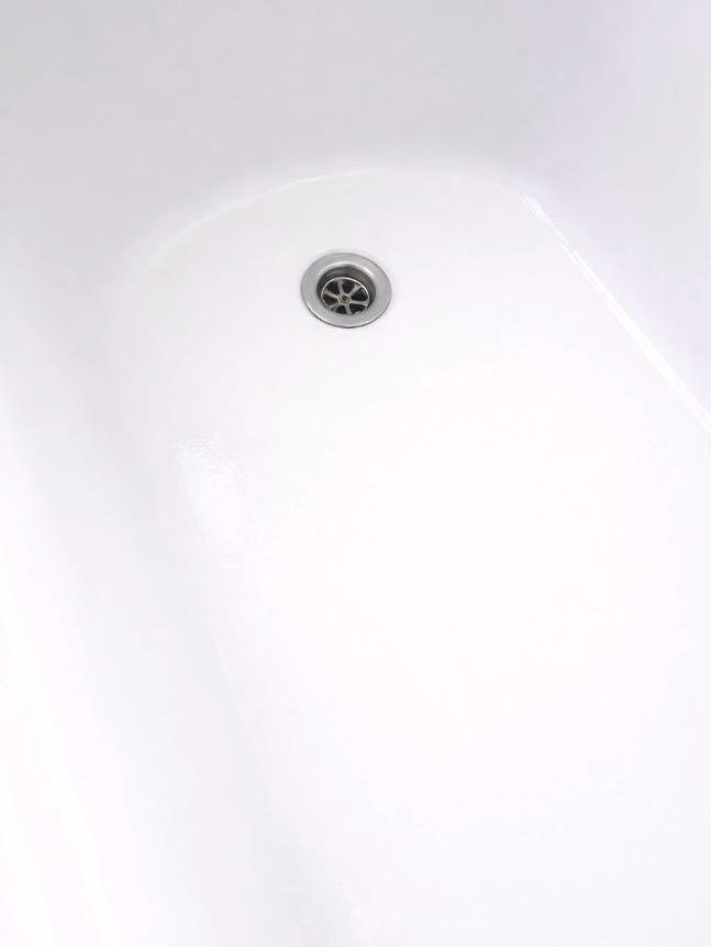 Bathtub clean and white after cleaning